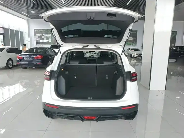 Geely Binyue — Фото автомобиля 18