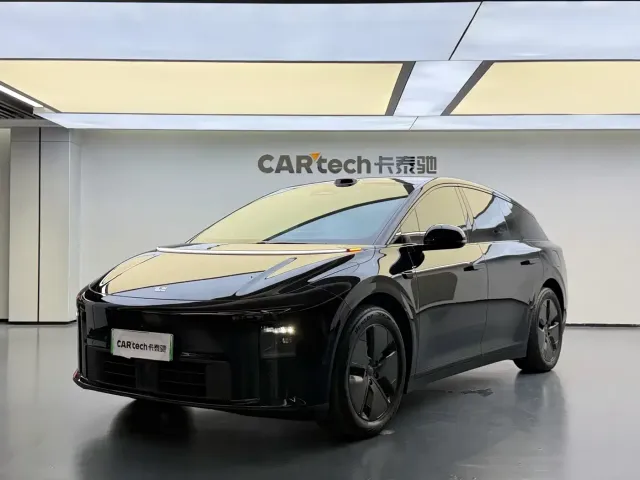 Фотография автомобиля — Li Auto i6