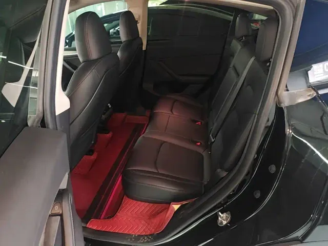 Tesla Model Y — Фото автомобиля 16