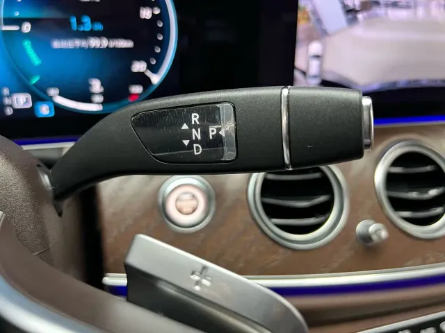 Mercedes-Benz E-Class — Фото автомобиля 23