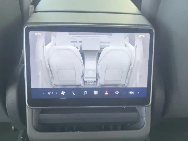Tesla Model Y — Фото автомобиля 17