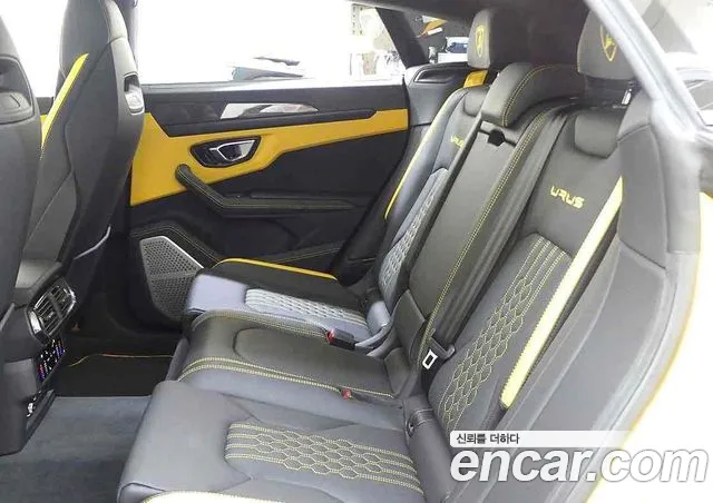 Lamborghini Urus — Фото автомобиля 9