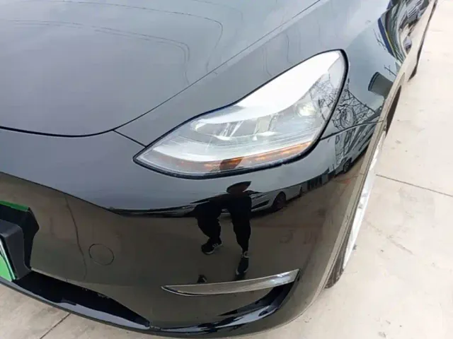 Tesla Model Y — Фото автомобиля 23