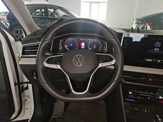 Volkswagen Tiguan L — Фото автомобиля 10