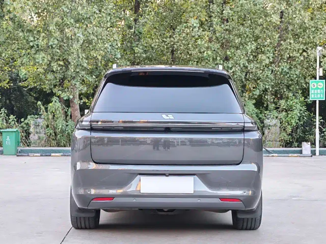 Li Auto L8 — Фото автомобиля 10