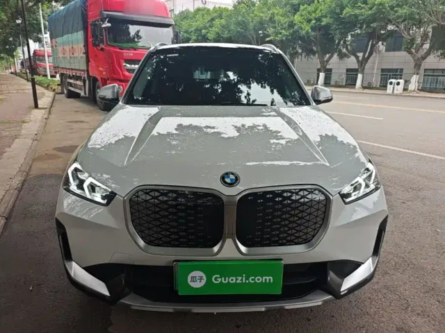BMW iX1 — Фото автомобиля 2