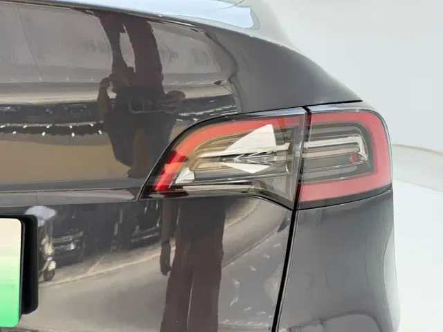Tesla Model Y — Фото автомобиля 10