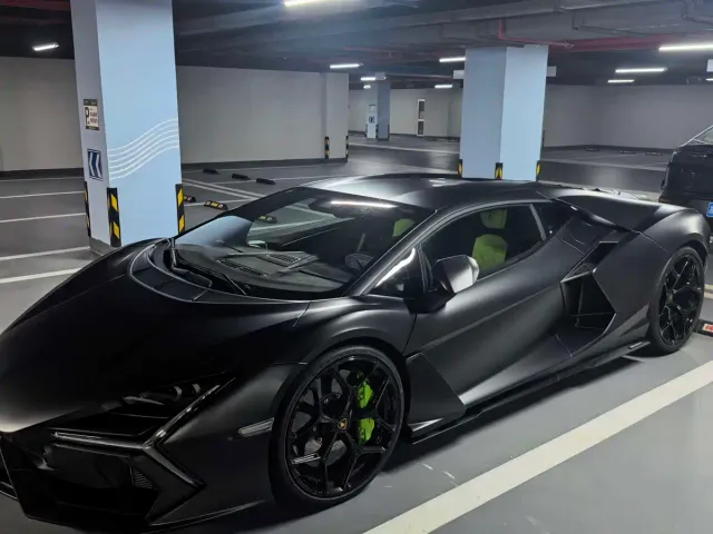 Lamborghini Revuelto — Фото автомобиля 3