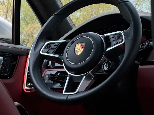 Porsche Cayenne — Фото автомобиля 19