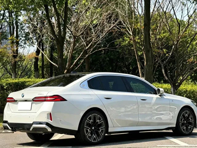 BMW 5 Series — Фото автомобиля 7