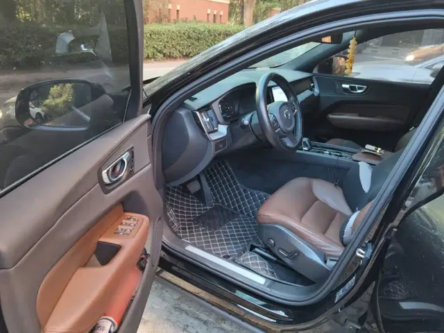 Volvo XC60 — Фото автомобиля 13
