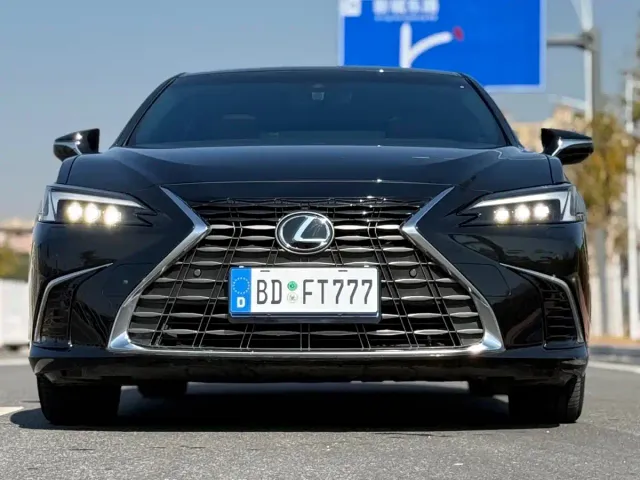 Lexus ES — Фото автомобиля 3