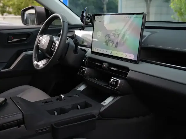 Toyota RAV4 — Фото автомобиля 18