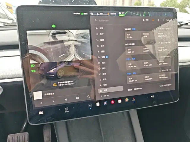 Tesla Model Y — Фото автомобиля 12