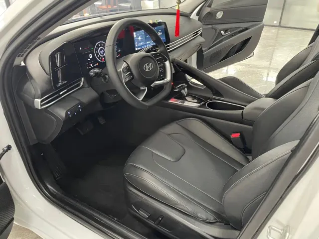 Hyundai Elantra — Фото автомобиля 5
