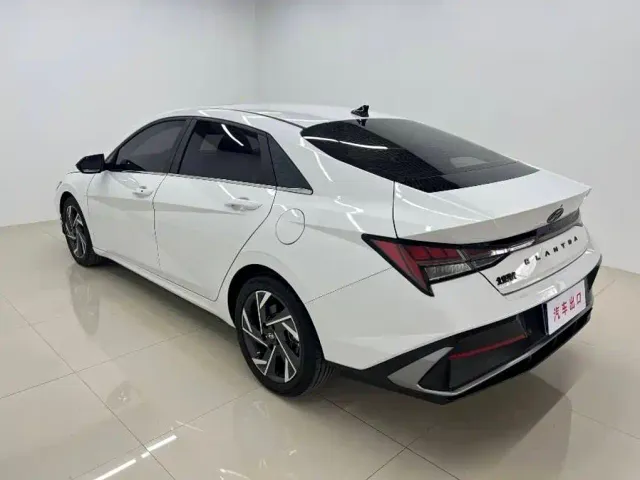 Hyundai Elantra — Фото автомобиля 6