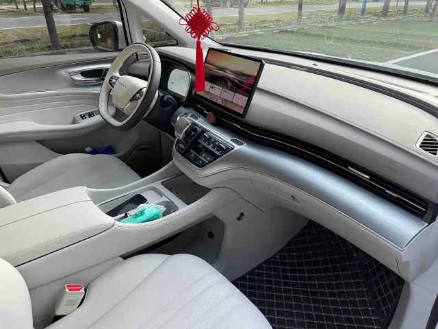 Roewe iMAX8 — Фото автомобиля 8