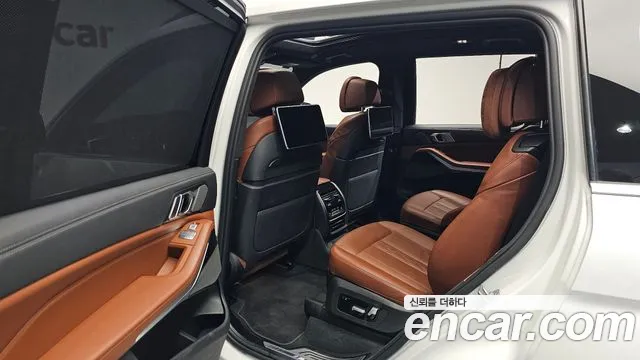 BMW X7 M50i 6 мест — Фото автомобиля 12