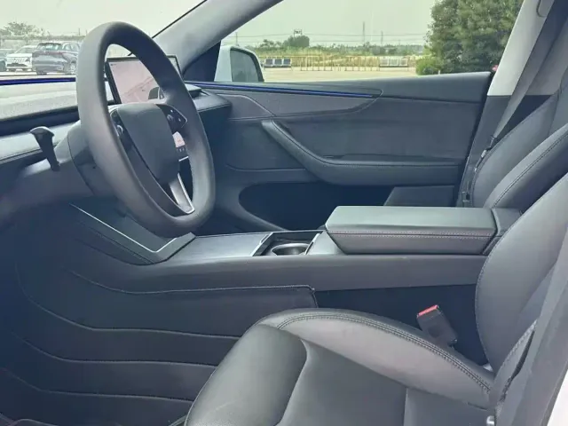 Tesla Model Y — Фото автомобиля 3