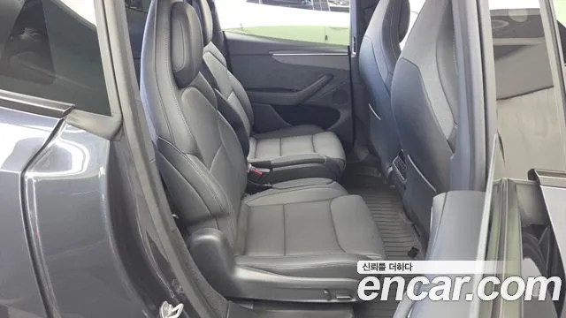 Tesla Model Y — Фото автомобиля 17