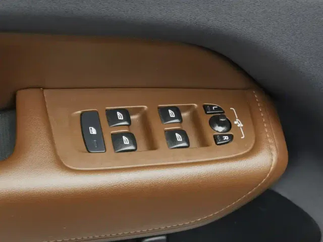 Volvo XC60 — Фото автомобиля 9