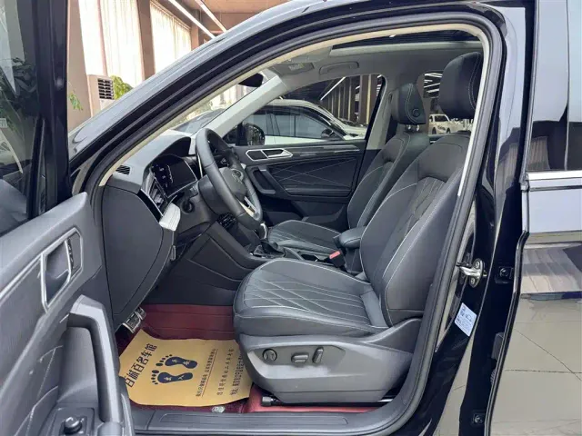 Volkswagen Tiguan L — Фото автомобиля 10