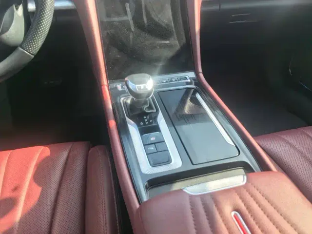 Hongqi H5 — Фото автомобиля 16