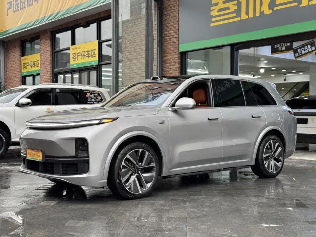 Li Auto L8 — Фото автомобиля 4