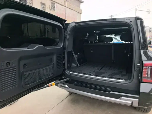 BYD FangChengBao Leopard 8 — Фото автомобиля 18