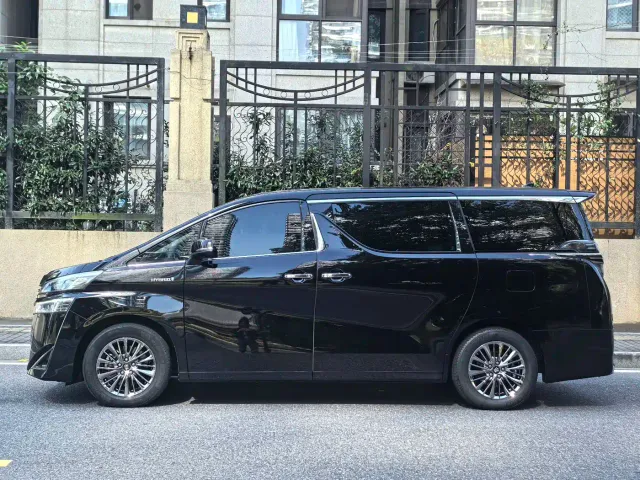 Toyota Vellfire — Фото автомобиля 4