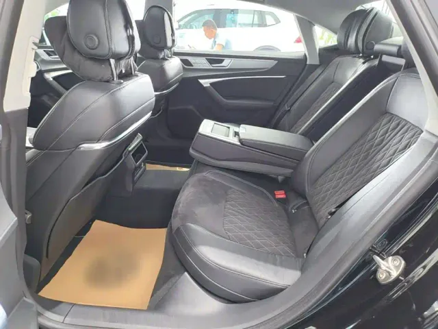Audi A7L — Фото автомобиля 16