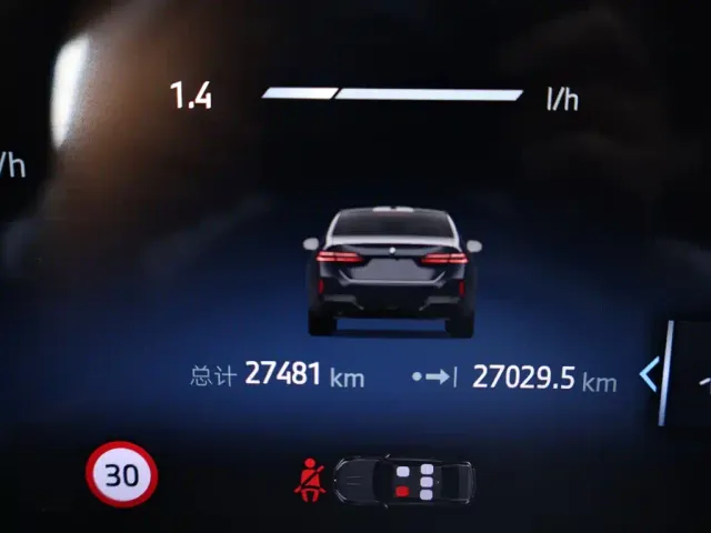 BMW 5 Series — Фото автомобиля 15