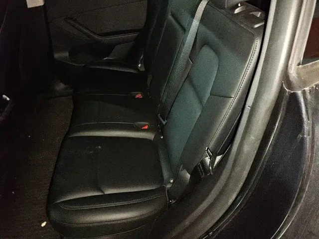 Tesla Model Y — Фото автомобиля 18