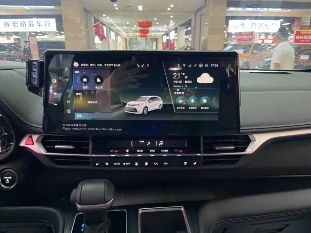 Toyota Sienna — Фото автомобиля 14