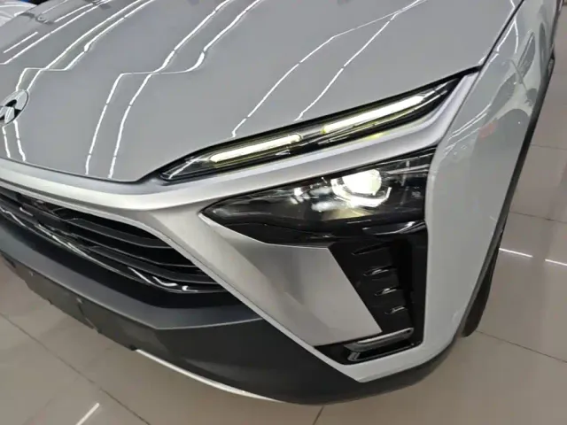 Nio ES8 — Фото автомобиля 17
