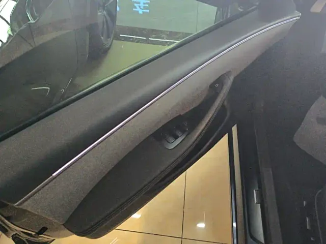 Tesla Model 3 — Фото автомобиля 7