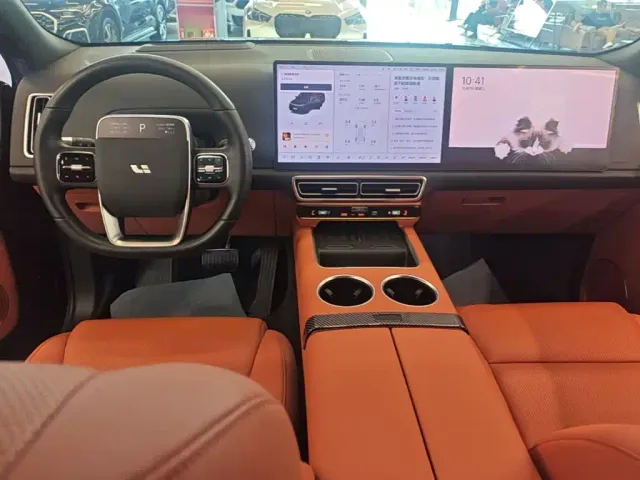Li Auto L8 — Фото автомобиля 9