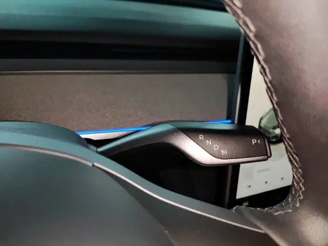 Tesla Model Y — Фото автомобиля 13