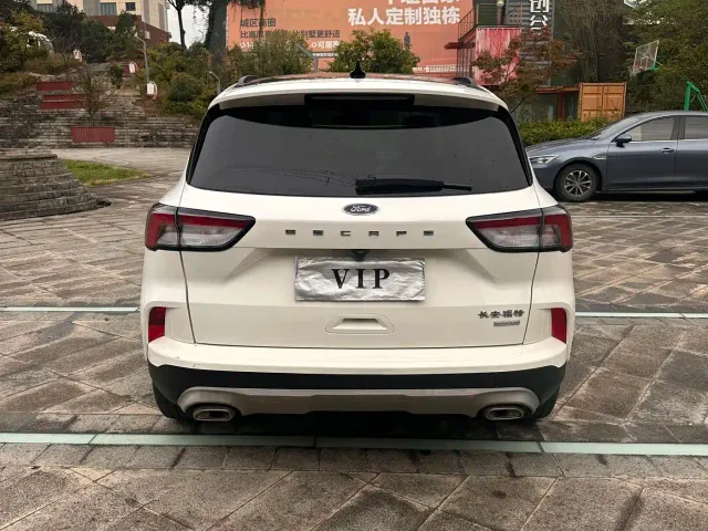 Ford Escape — Фото автомобиля 12