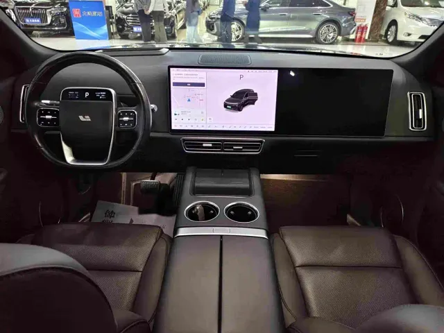 Li Auto L8 — Фото автомобиля 6