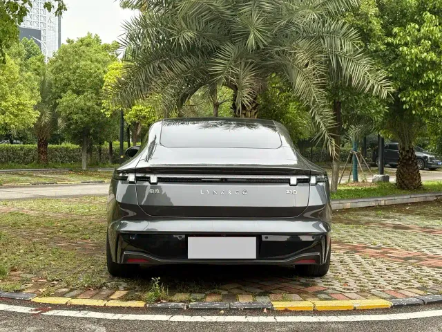 Lynk & Co Z10 — Фото автомобиля 15