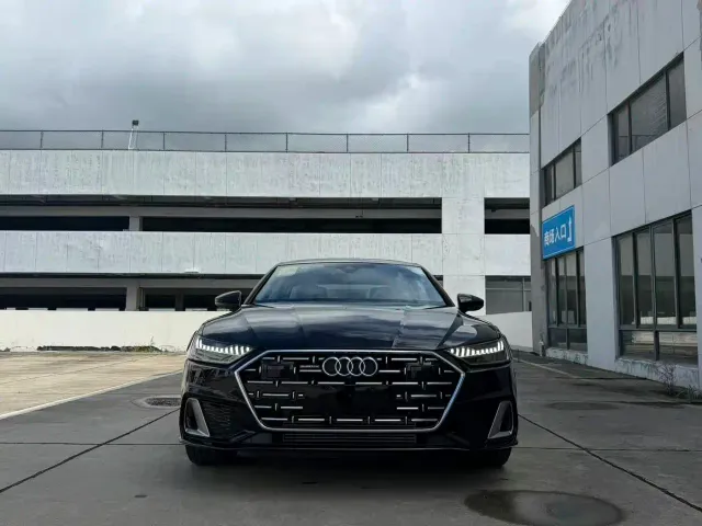 Audi A7L — Фото автомобиля 2