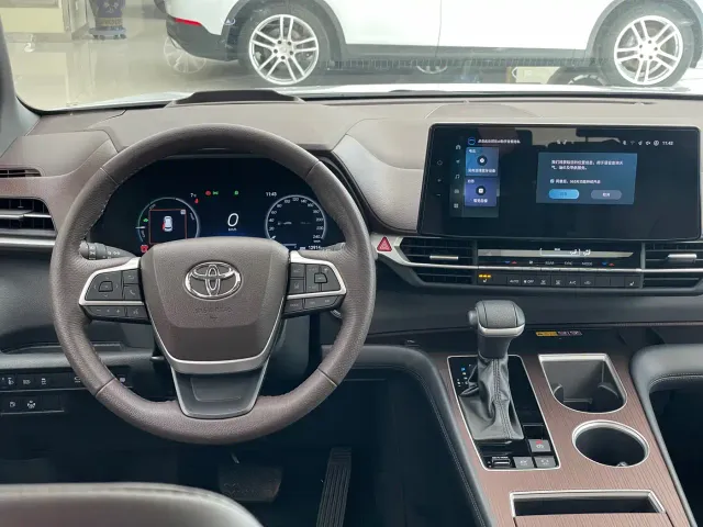 Toyota Granvia — Фото автомобиля 22