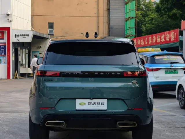 Land Rover Range Rover Sport — Фото автомобиля 12