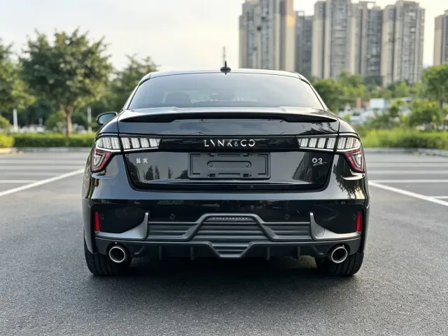 Lynk & Co 03 — Фото автомобиля 4