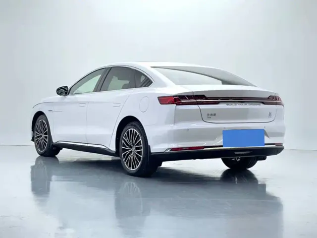 BYD Han — Фото автомобиля 6