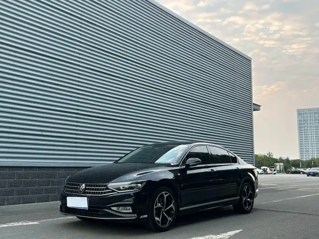 Фотография автомобиля — Volkswagen Magotan