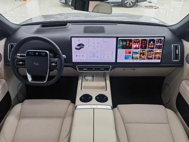 Li Auto L8 — Фото автомобиля 4