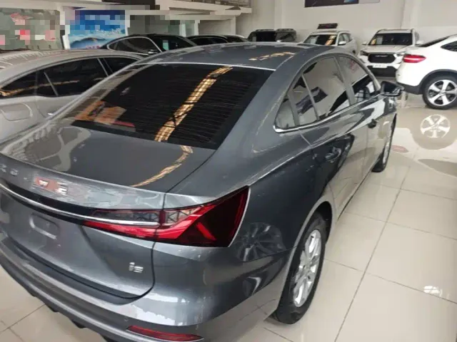 Roewe i5 — Фото автомобиля 6