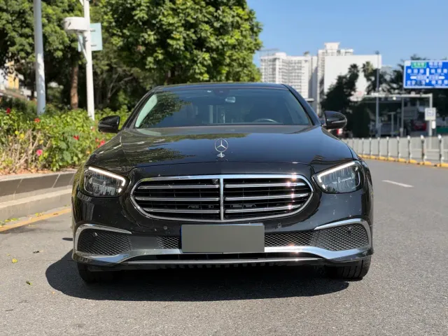 Mercedes-Benz E-Class — Фото автомобиля 2
